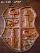 Címer : "N" monogrammal jelzett, számozott falikerámia