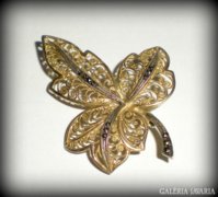 Filigrán ezüst bross, kitűző- markazit kövekkel Filigrán ezüst bross, kitűző- markazit kövekkel
